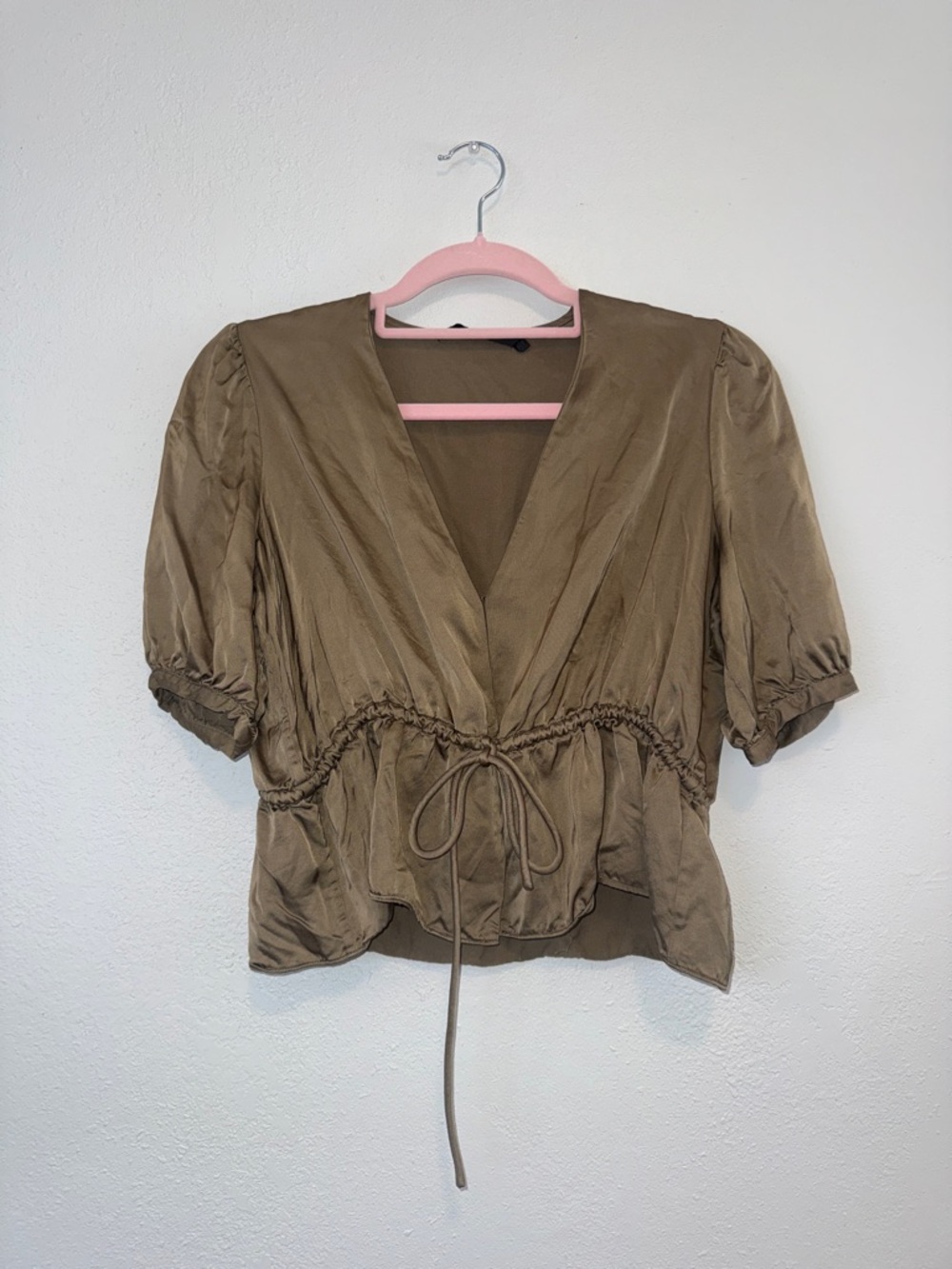 Jenni Kayne Olive Tie-Waist V-Neck Puff Sleeve Blouse